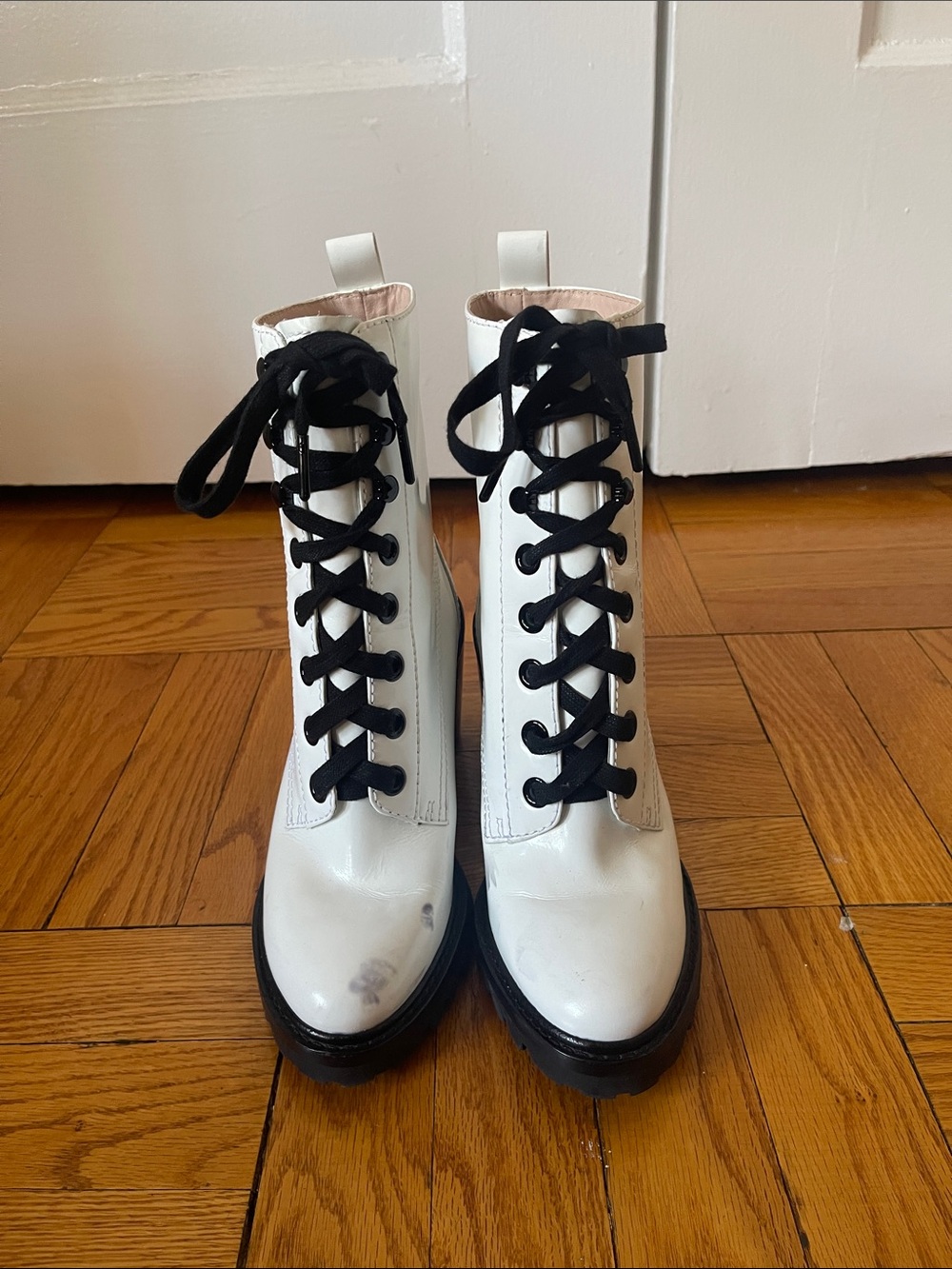 Marc Jacobs White Patent Lace-Up Block Heel Boots - Picture 5 of 16
